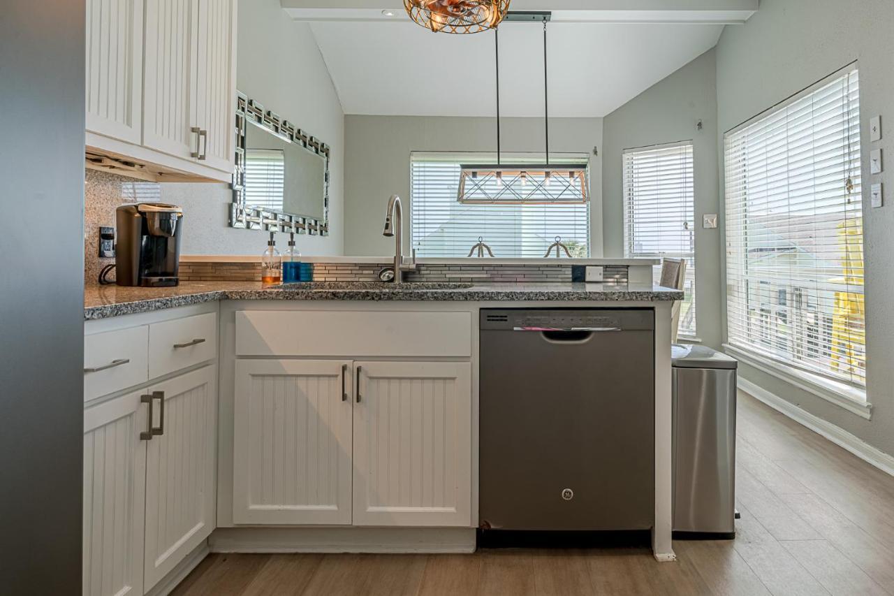 Hot Tub - Ocean Views - Steps To Private Beach - Quiet Location Galveston Extérieur photo